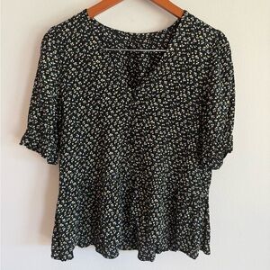 Floral Black and White Women's Top‎ size small